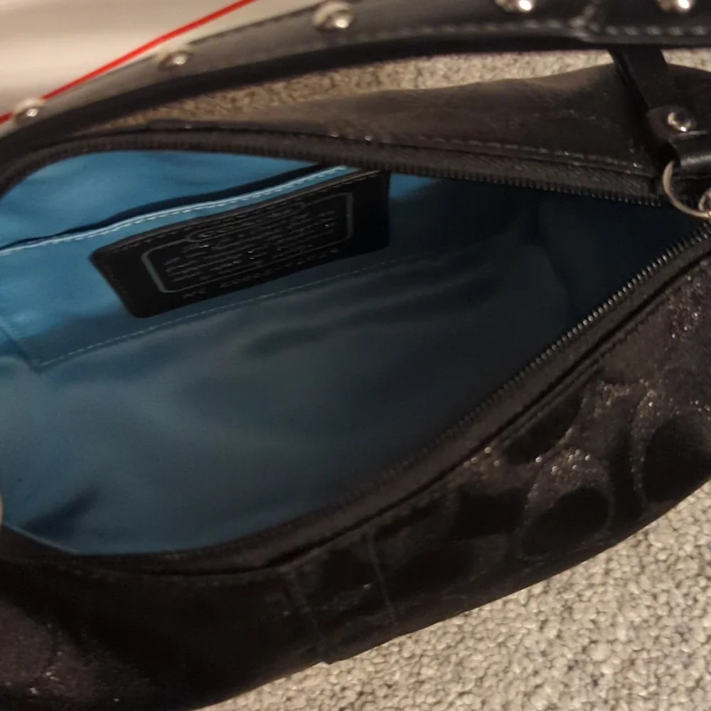 Coach signature C purse - Picture 2 of 8